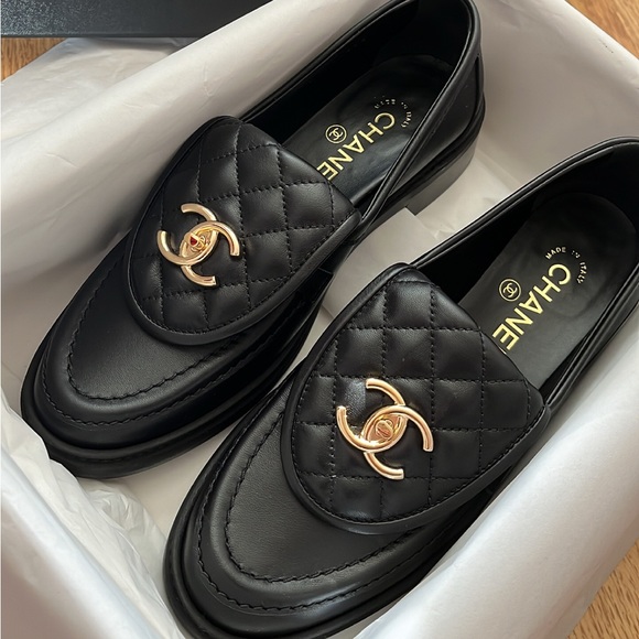 Chanel turnlock loafers 38 - Picture 3 of 15
